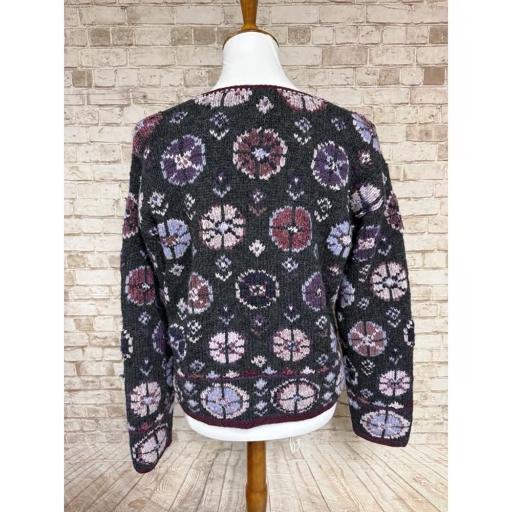 Chic Floral Patterned Cardigan - image 3